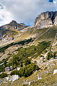 Trekking nel Parco Naturale Puez-Odle. La lunga discesa dal Rifugio Puez a Selva in Valgardena lungo la Vallelunga.
